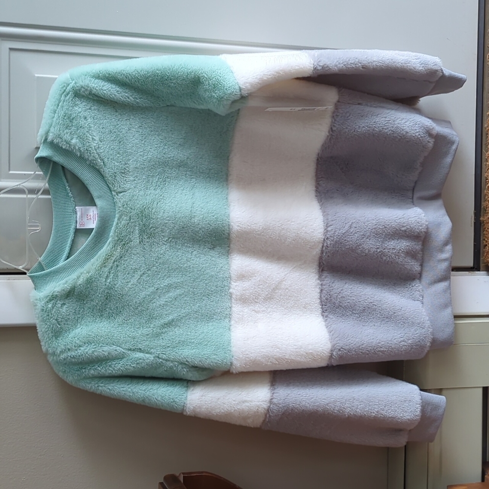 NWT Color blocked Fur Sweatshirt